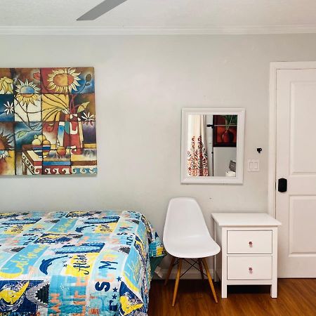 Costa Mesa Homestay - Private Rooms With 2 Shared Baths And Hosts Onsite المظهر الخارجي الصورة