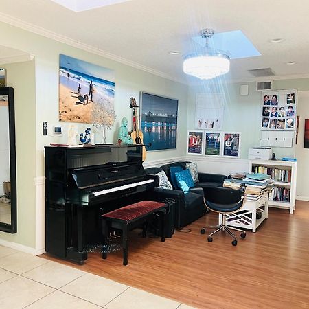 Costa Mesa Homestay - Private Rooms With 2 Shared Baths And Hosts Onsite المظهر الخارجي الصورة