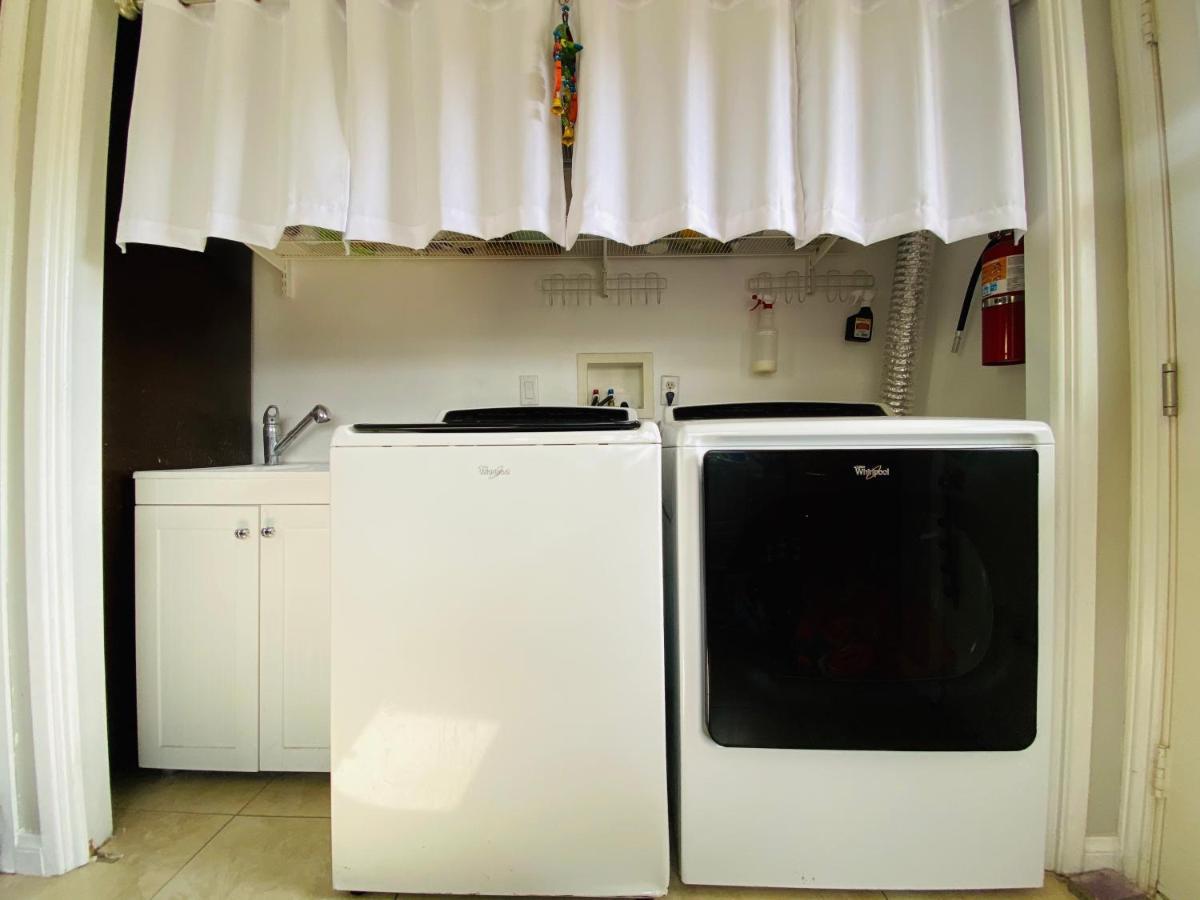 Costa Mesa Homestay - Private Rooms With 2 Shared Baths And Hosts Onsite المظهر الخارجي الصورة