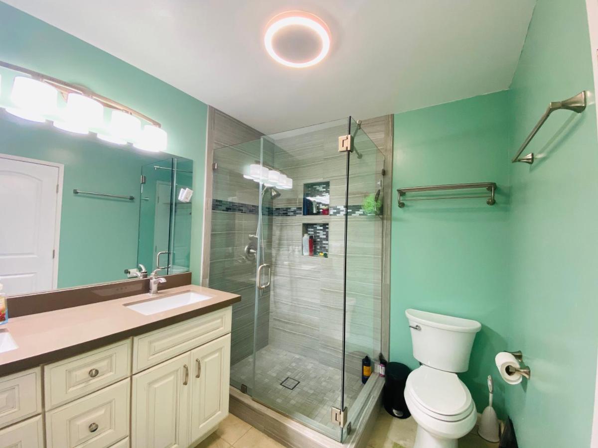 Costa Mesa Homestay - Private Rooms With 2 Shared Baths And Hosts Onsite المظهر الخارجي الصورة