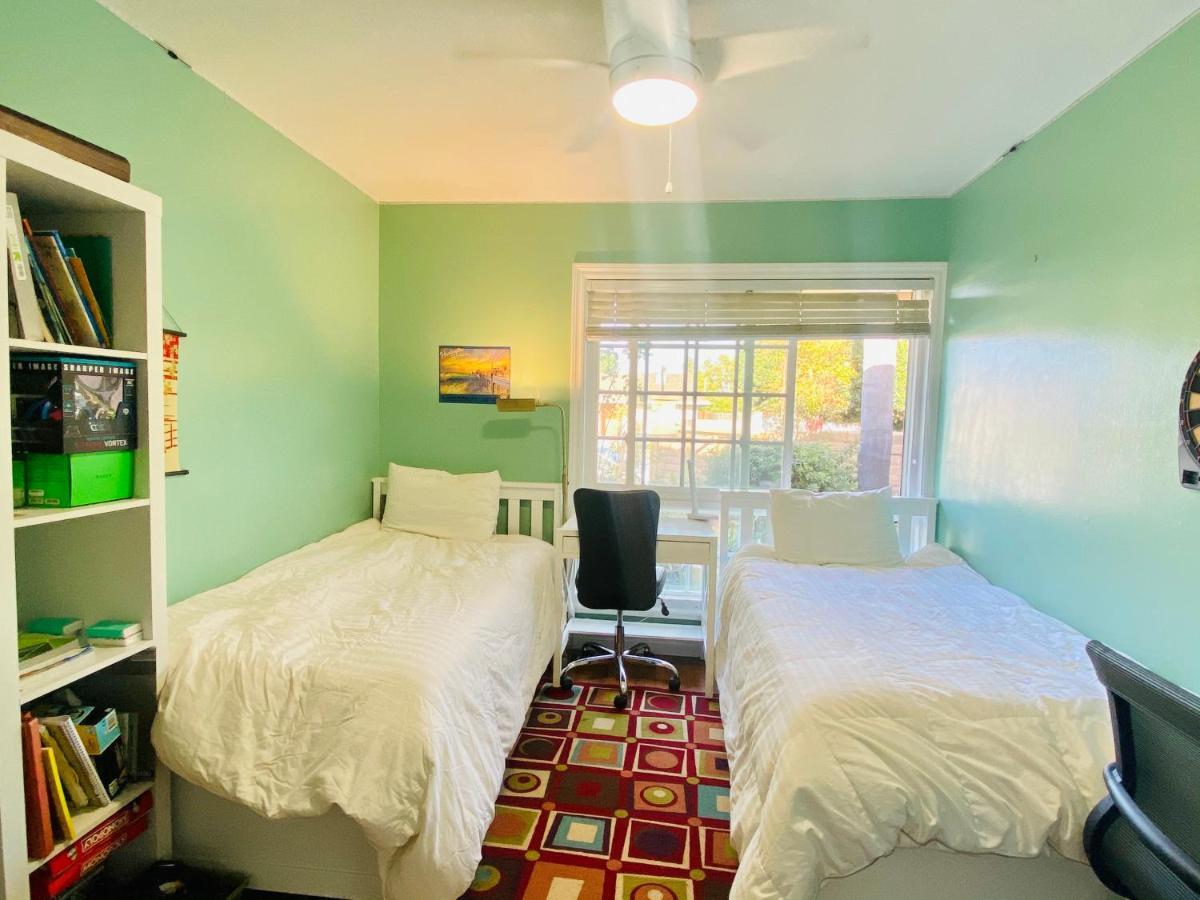Costa Mesa Homestay - Private Rooms With 2 Shared Baths And Hosts Onsite المظهر الخارجي الصورة