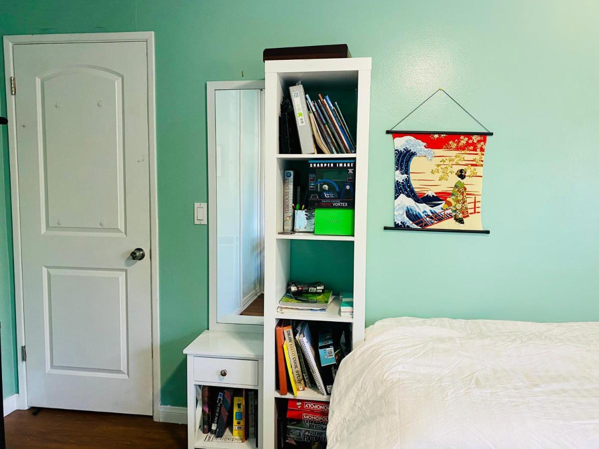 Costa Mesa Homestay - Private Rooms With 2 Shared Baths And Hosts Onsite المظهر الخارجي الصورة