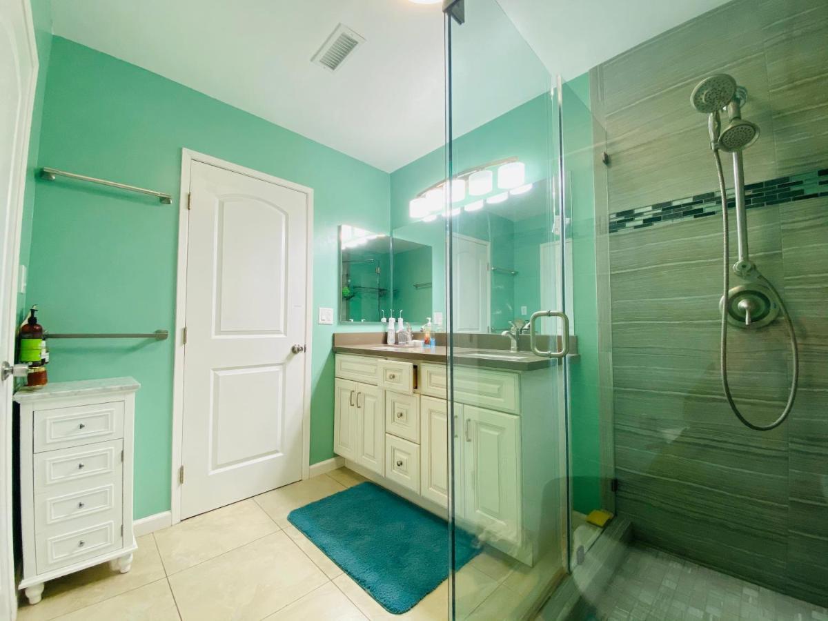 Costa Mesa Homestay - Private Rooms With 2 Shared Baths And Hosts Onsite المظهر الخارجي الصورة