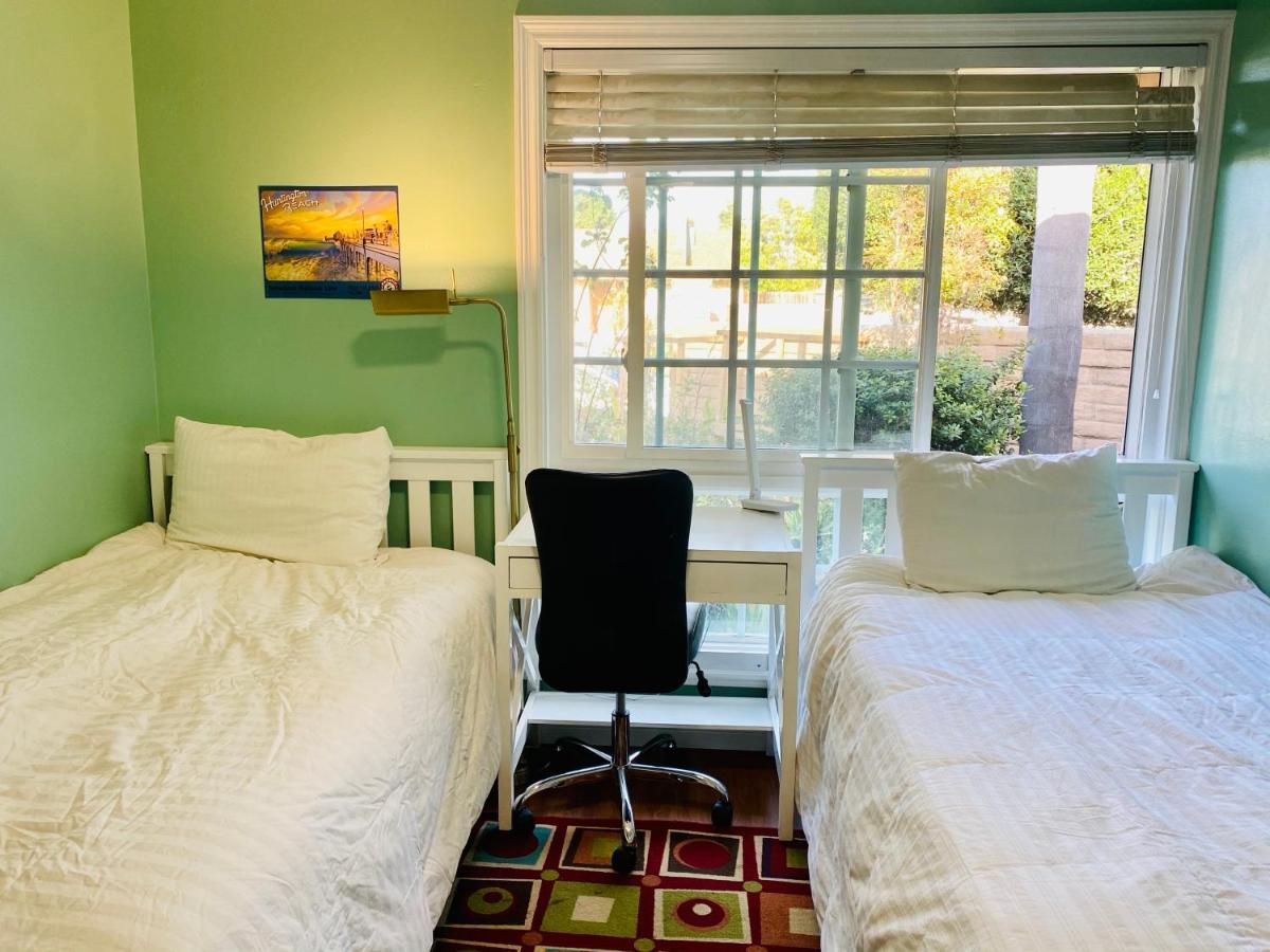 Costa Mesa Homestay - Private Rooms With 2 Shared Baths And Hosts Onsite المظهر الخارجي الصورة